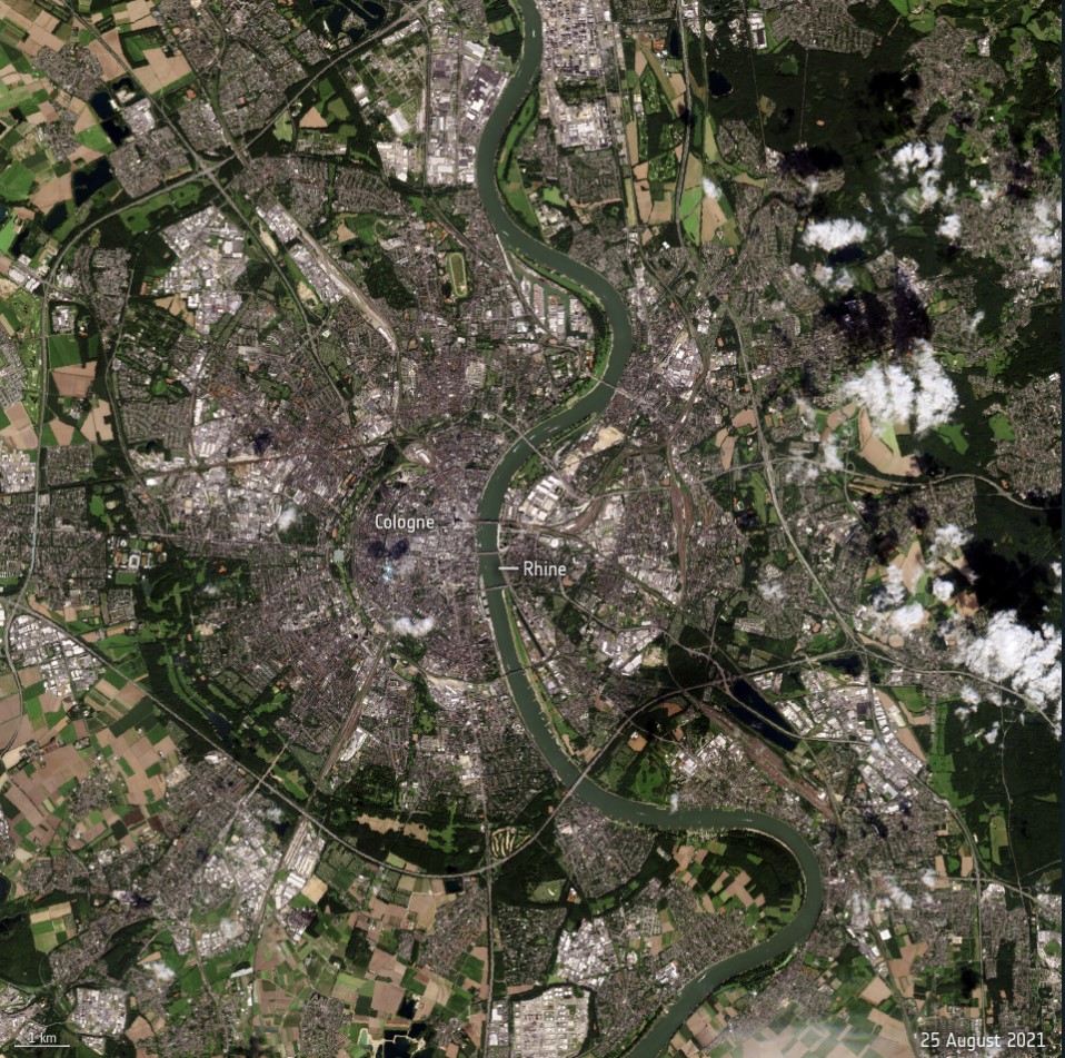 The Copernicus Sentinel-2 mission captured part of the Rhine River near Cologne on August 2021 and August 2022.