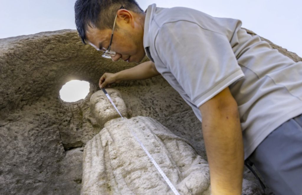 Yangtze River Dries Up, Revealing 600-Year-Old Buddhist Statues