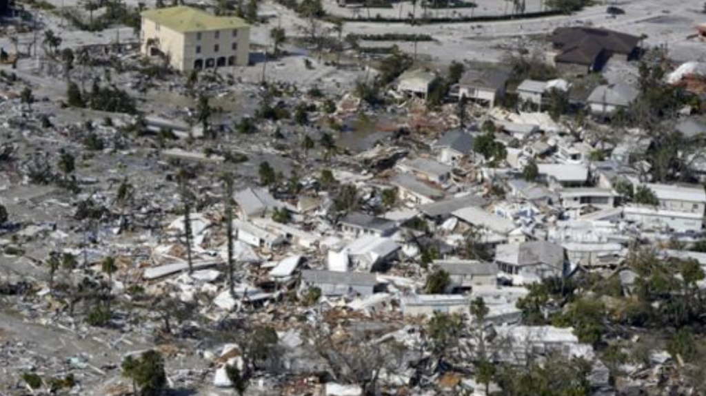 Ураган Ян начинает хлестать Южную Каролину после того, как по меньшей мере 21 человек погиб, а миллионы остались без электричества по всей Флориде.