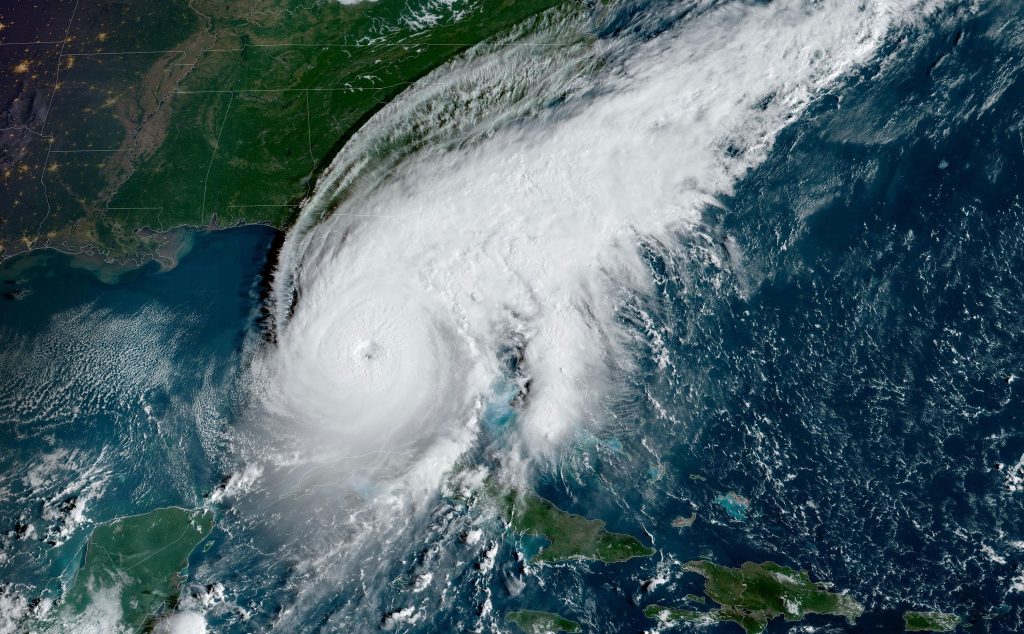 Ураган Ян резко усилился, прежде чем обрушиться на Флориду и Каролину.
