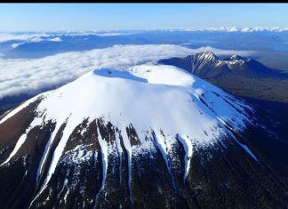 Return From Dormancy: Rapid Inflation and Seismic Unrest Driven by Transcrustal Magma Transfer at Mt. Edgecumbe (L’úx Shaa) Volcano, Alaska