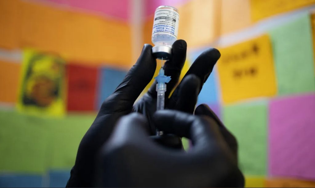 Швейцария уничтожит 9 миллионов просроченных прививок Moderna от COVID-19