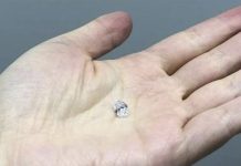 Ultra rare diamond suggests an ocean's worth of water hidden deep within our Earth