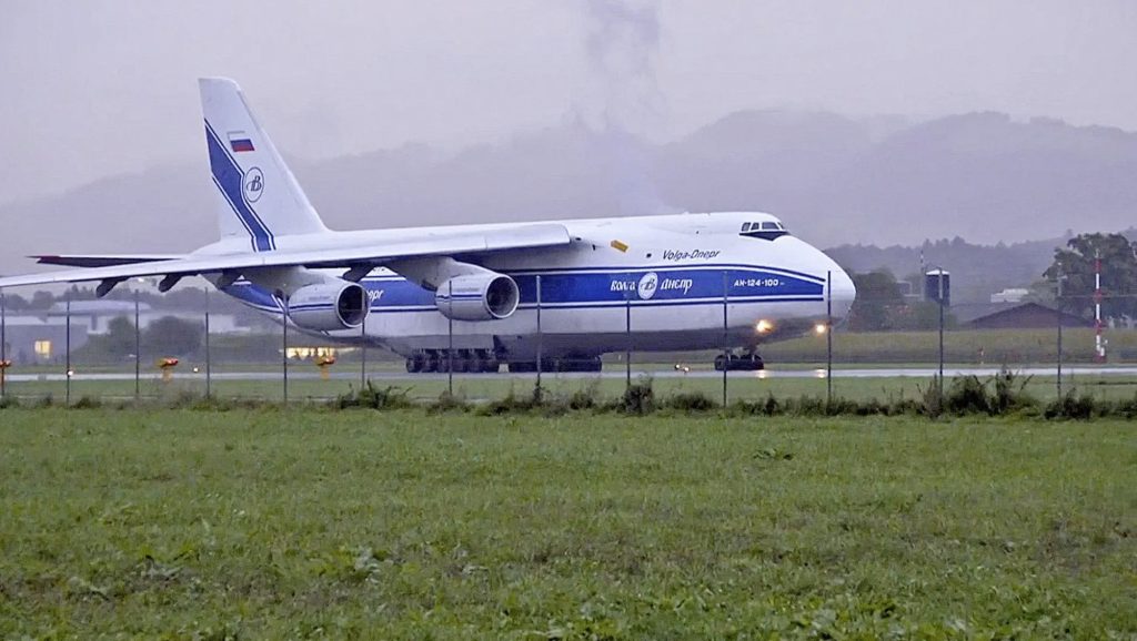 A striking number of Antonov cargo planes are currently operating between China and Russia.