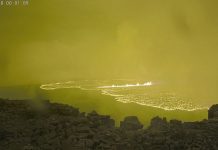 Hawaii Mauna Loa volcano is erupting