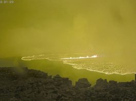Hawaii Mauna Loa volcano is erupting