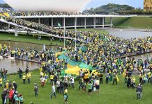 Brazil: Bolsonaro supporters storm National Congress