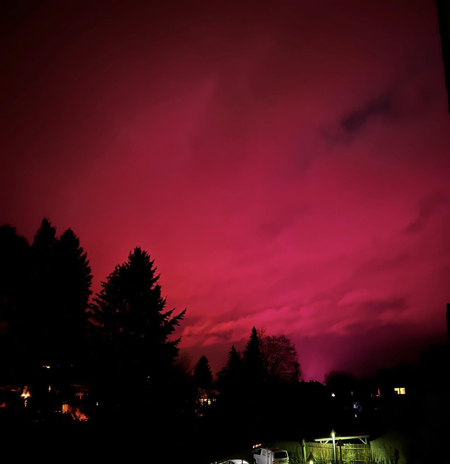 https://strangesounds.org/wp-content/uploads/2023/01/mysterious-red-sky-Bavaria-Germany.jpg