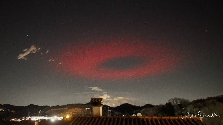 Bright red elves appear over Italy