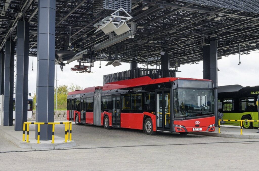 The city of Oslo only bought 183 electric buses from Solaris in April 2023. Brand new electric buses paralyzed in Oslo due to freezing cold temperature