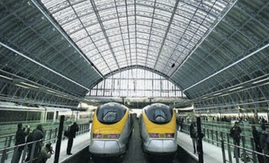 Unexpected strike action by French unions at Eurostar results in wave of cancelled Christmas services