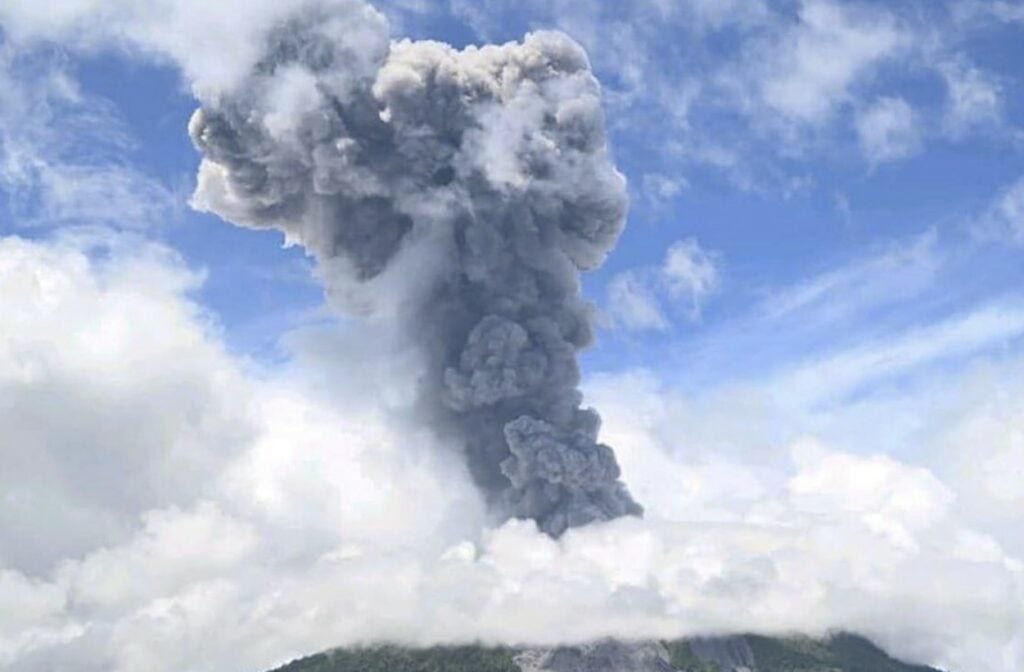 Indonesia Ibu volcano eruption