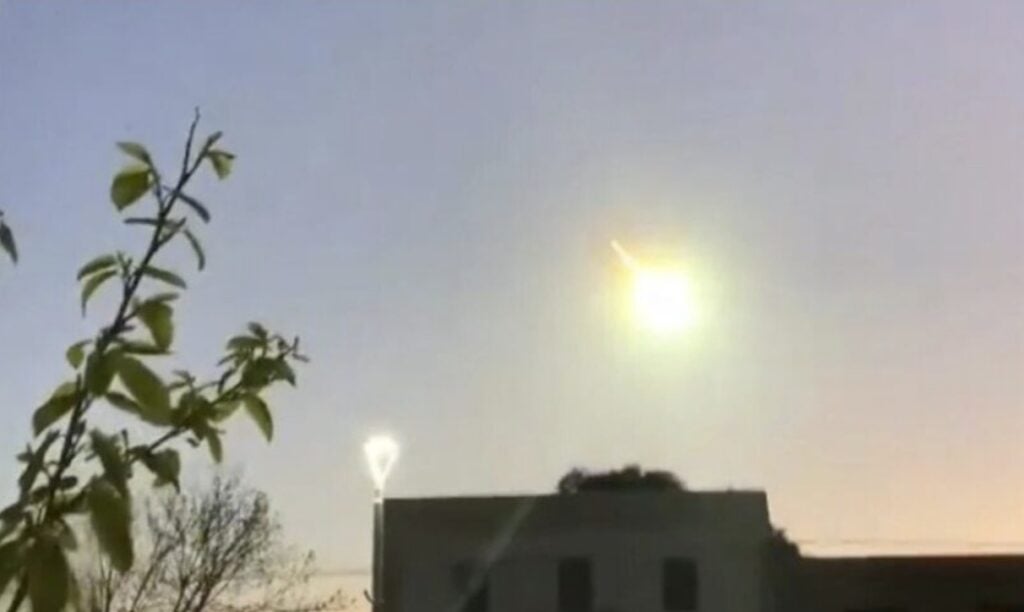 Bright fireball meteor explodes over the sky of Argentina in September 2025