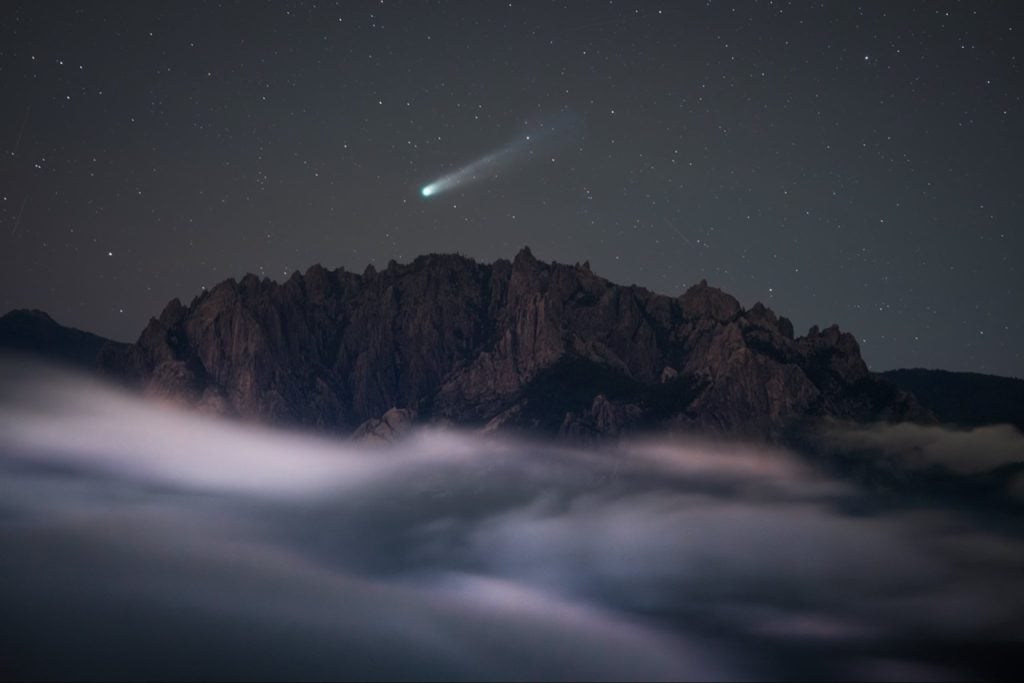 Featured image for the Strange Sounds News Digests of October 17, 2025 A comet flying over a mountain in the US: