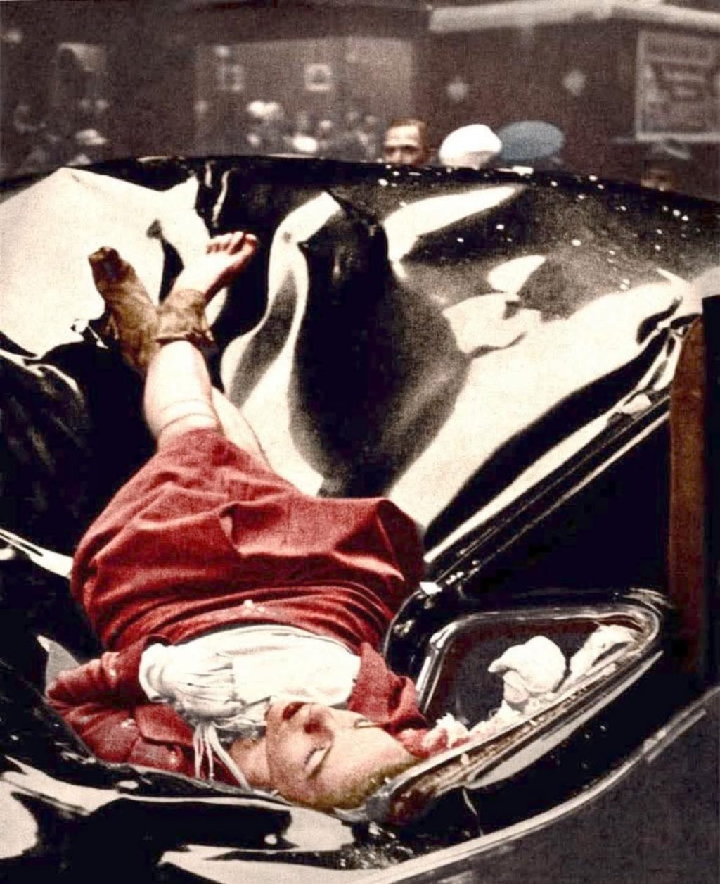 Historic 1947 photo of Evelyn McHale after her fall from the Empire State Building — often called “the most beautiful woman to ever die”