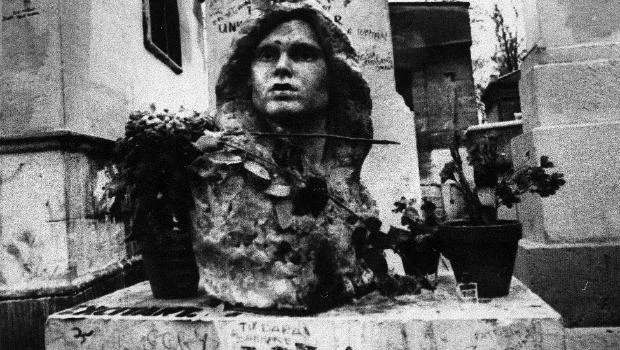 Paris cemetery lottery, AI chatbot-assisted suicide case, and 110,000 spiders forming a megacity inside an Albanian cave — Strange News Digest November 7, 2025